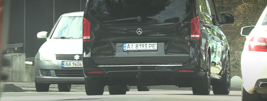 Квартира со скидкой, дом и элитное авто: СМИ показали имущество семьи топ-чиновника СБУ - видео