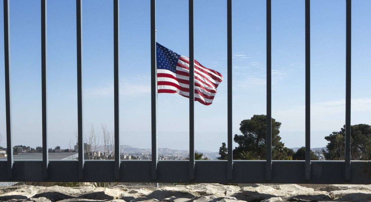 Трамп передумал переносить посольство в Израиле в Иерусалим