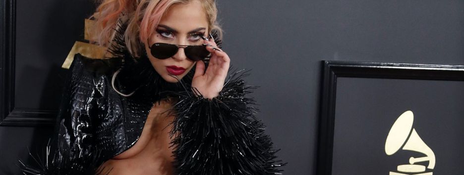 Грэмми-2017: ода женской груди