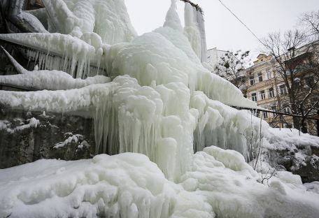 В Киеве появилась легендарная сосулька
