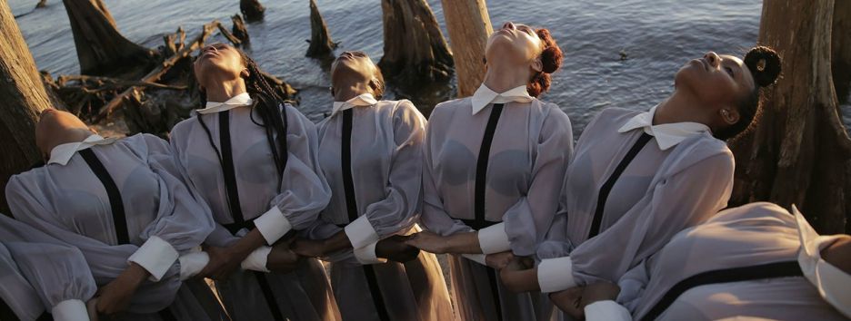 5 главных клипов месяца: от мистического триллера до дерзкой погони