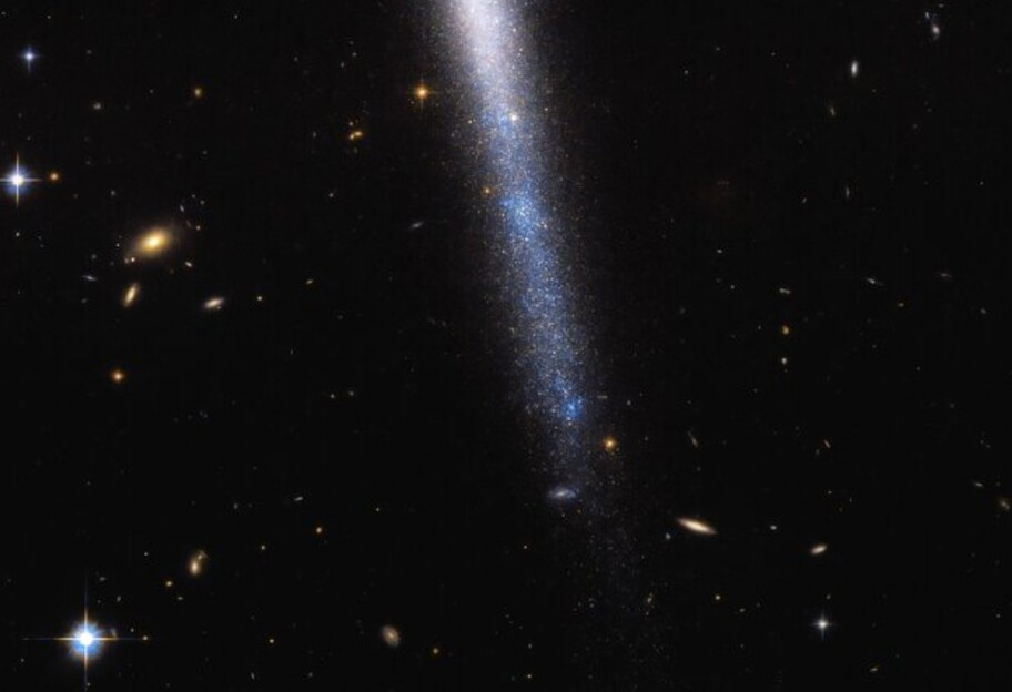 Водопад звезд: телескоп Hubble сделал снимок необычной галактики - фото - фото 1