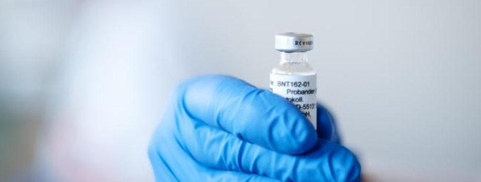 Пандемія COVID-19: в Україні тривожний антирекорд, нова вакцина показала високу ефективність