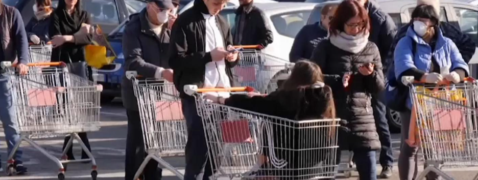 Пандемія COVID-19: в Україні знизилася захворюваність, вчені розповіли про новий симптом