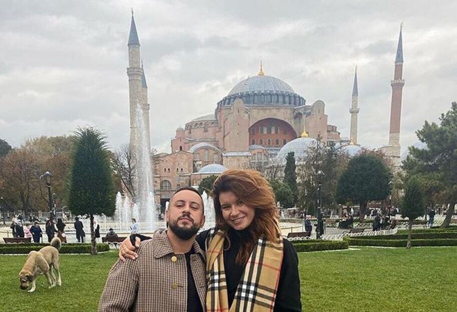 Светская жизнь - MONATIK уехал в Стамбул: путешествие с супругой - фото - фото 1