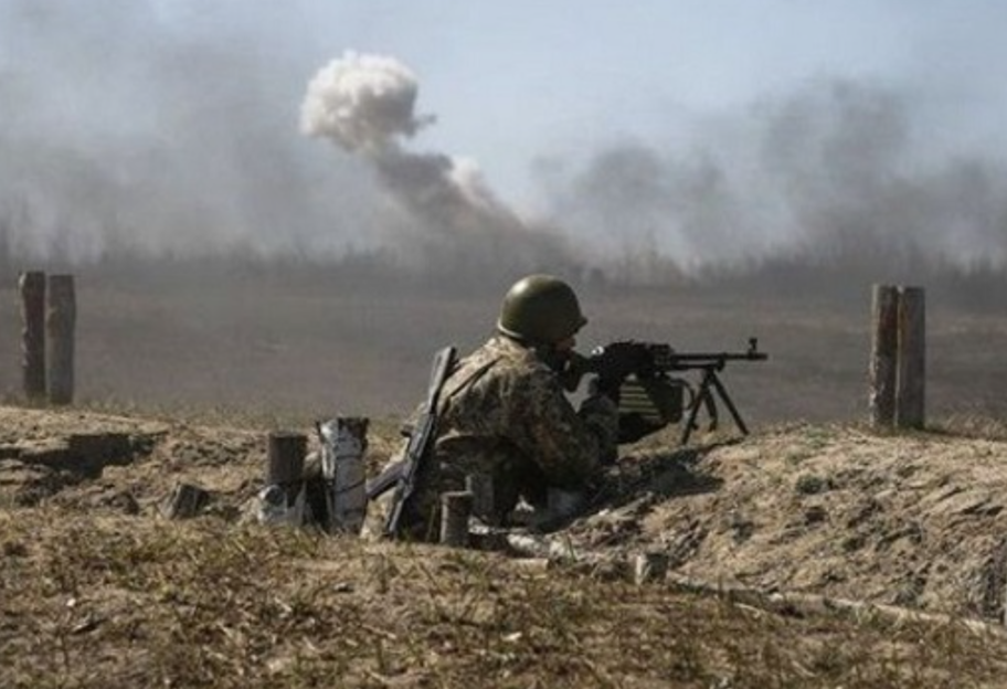 Война на Донбассе - оккупанты 3 раза открывали огонь по украинским позициям, есть раненый   - фото 1