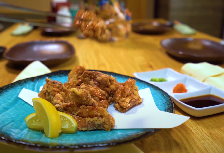 Сочная внутри и хрустящая снаружи: курица Кара-Агэ от шеф-повара из Японии - видео - фото 1