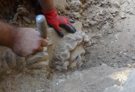 З зображенням Медузи Горгони: «чорні археологи» відкопали тисячолітній саркофаг в Туреччині - видео