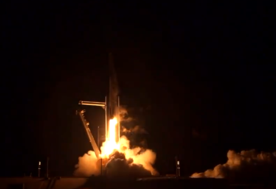 Запуск Falcon 9: SpaceX совместно с NASA отправили астронавтов на МКС - видео - фото 1