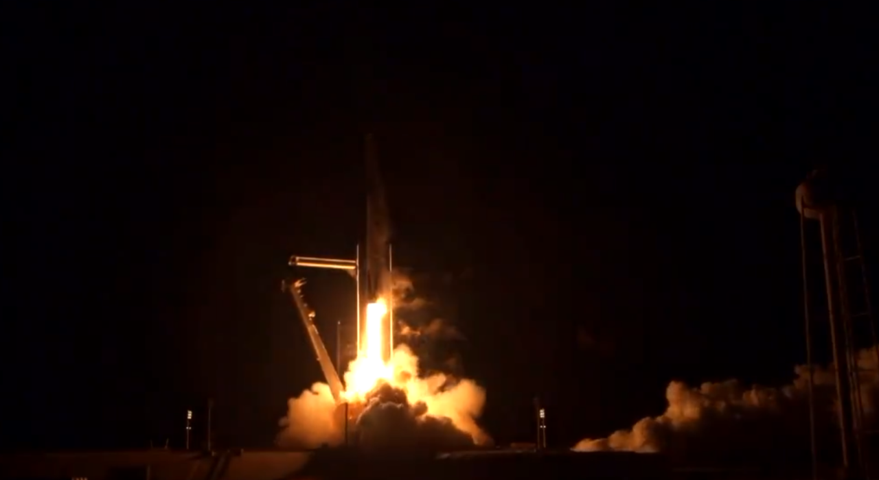 Запуск Falcon 9: SpaceX совместно с NASA отправили астронавтов на МКС - видео фото