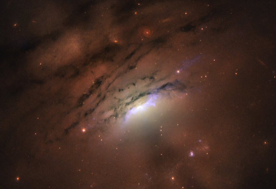 Таємничі промені: телескоп Hubble зробив знімки аномалії в далекій галактиці - фото - фото 1