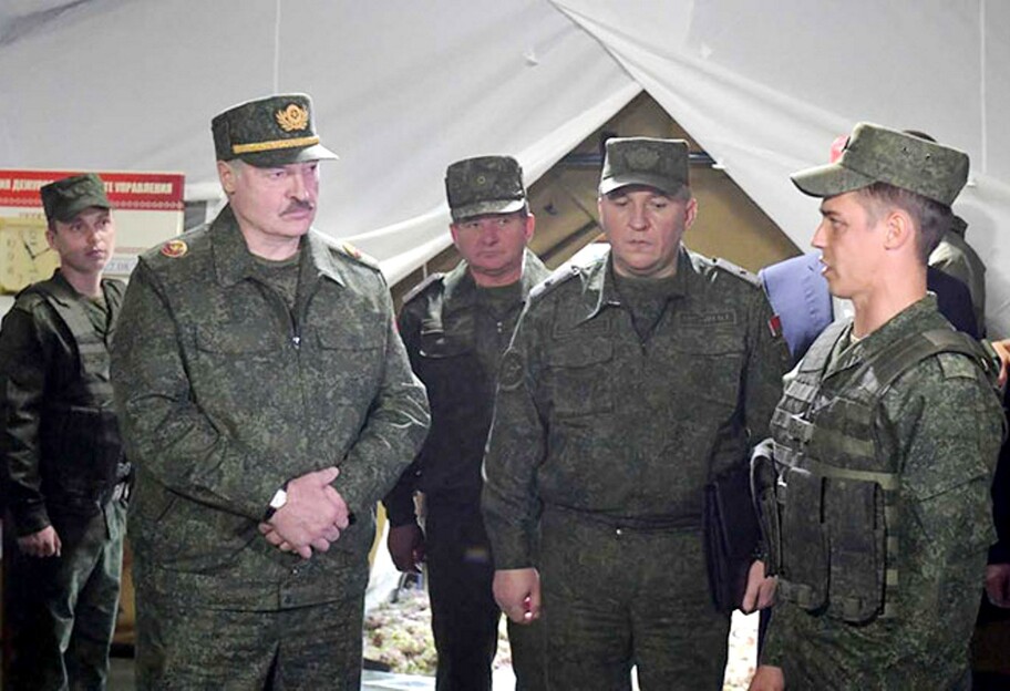 Красная карточка для диктатора: Лукашенко назвал единственный способ отстранить его от власти - фото 1