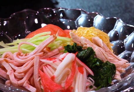 Освіжаючий холодний салат з локшиною: рецепт від шеф-кухаря з Японії - відео
