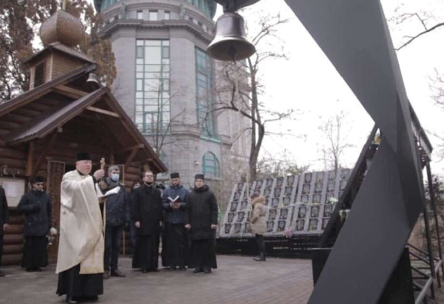 Дзвін Гідності - в Києві з'явився новий пам'ятник, присвячений Революції Переваги - фото 1