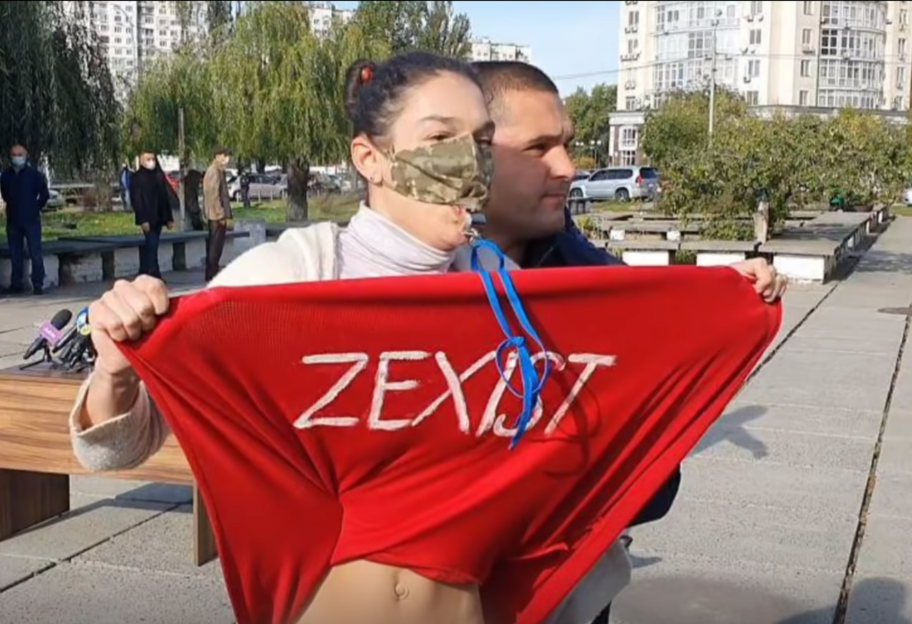 Пробежалась без трусов перед Зеленским: на сколько оштрафовали активистку Femen - видео - фото 1