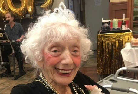 «Ветеран» двох епідемій: історія 102-річної жінки, яка поборола коронавірус і рак - фото