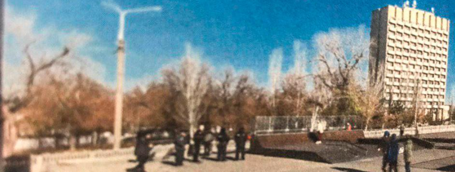 НП в Миколаєві: чоловік відкрив стрілянину по підлітку на спортивному майданчику - відео