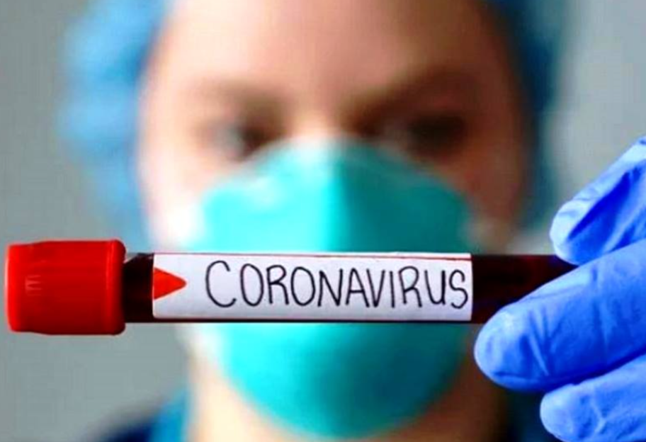 Пандемія COVID-19: в Україні за добу захворіли понад 10 тисяч осіб, в ЦГЗ повідомили, коли очікується пік - фото 1