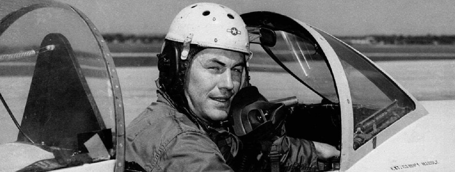 «Обігнав» швидкість звуку: помер легендарний льотчик Другої світової війни - фото