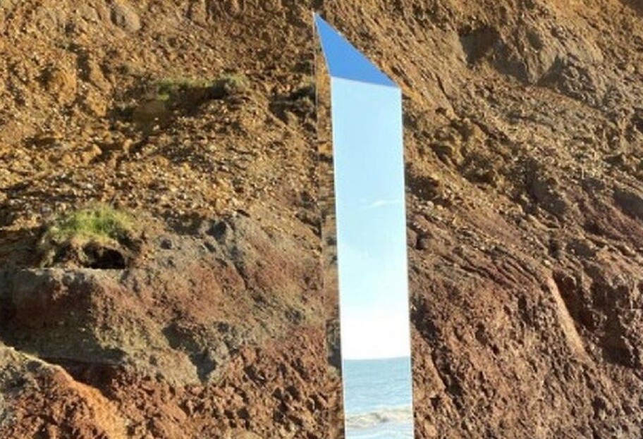 Таинственный монолит - новый обелиск нашли на британском острове - фото - фото 1