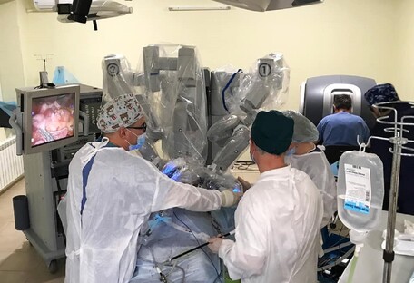 Дебют робота-хірурга: в Україні Da Vinci прооперував першого пацієнта - фото