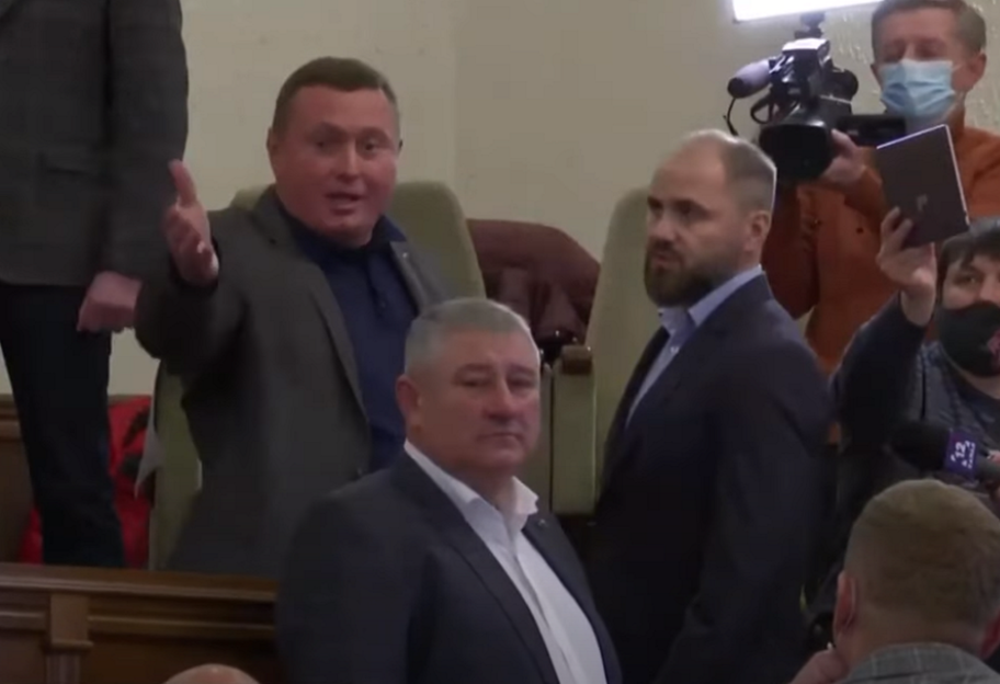Гаряча сесія облради: голова Волинської ОДА нахамив депутатам - відео - фото 1