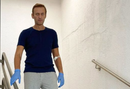 Перед відльотом до Берліна: ЗМІ розповіли про другу спробу отруєння Навального