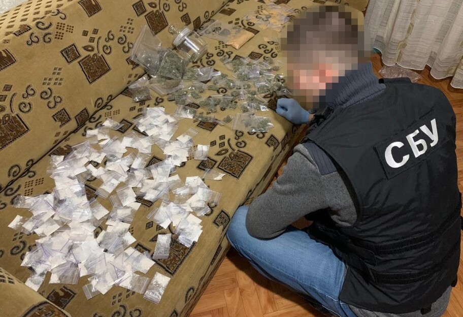 Заробляли в місяць майже 5 мільйонів: СБУ затримала банду-наркоторговців - фото - фото 1
