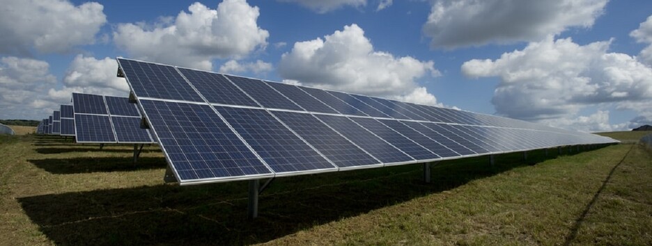 «Экологический свет»: впервые в Украине солнечные батареи используют для дорог - видео