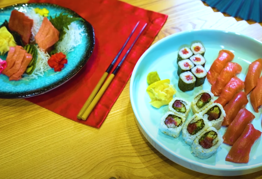 Восхитительные суши с тунцом и сашими от шеф-повара из Японии - видео - фото 1