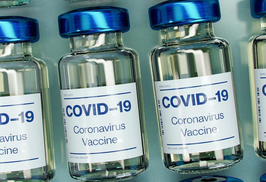 Біль у м'язах і лихоманка: експерти розповіли про побічні ефекти вакцини від COVID-19 - фото 1