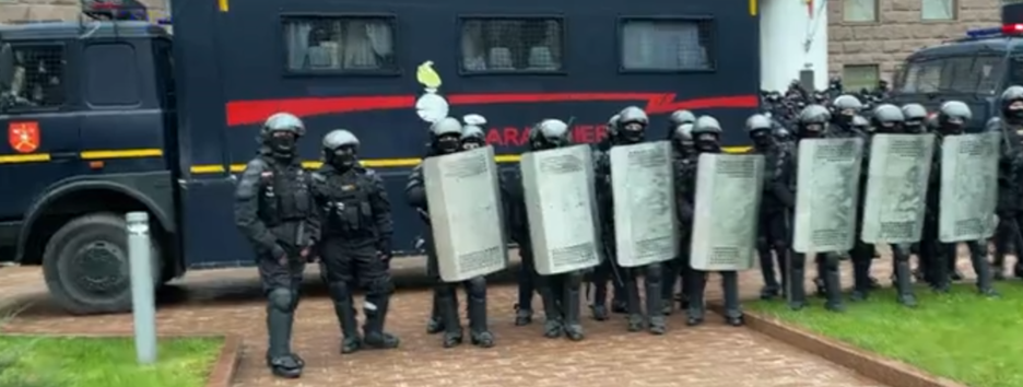 Жорстке протистояння і штурм парламенту: в Молдові проходять протести фермерів - фото, відео