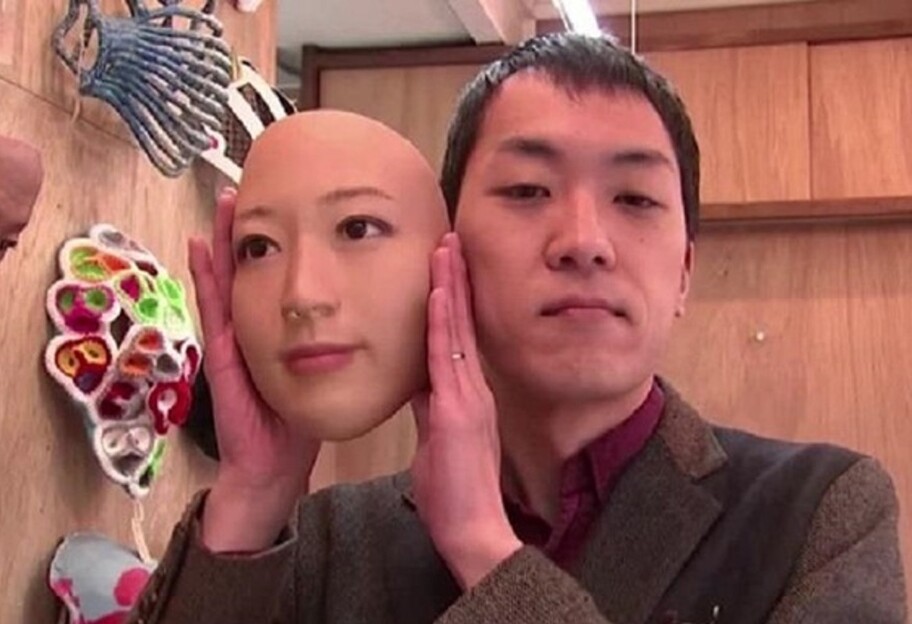 Світ в пандемію - в Японії створили маски-особи - відео - фото 1
