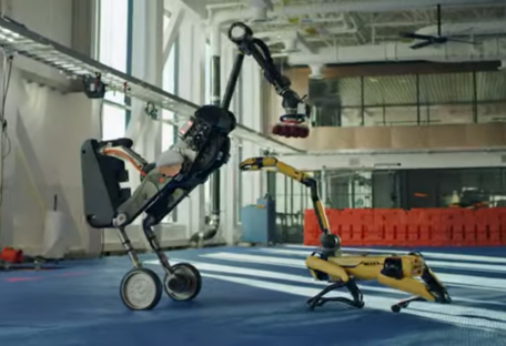 Легендарный хит в исполнении роботов: новогодний ролик от Boston Dynamics - видео
