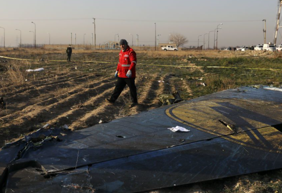 Авіакатастрофа в Ірані - в Україні досліджують планшет зі збитого літака - фото 1