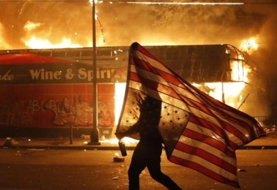 Протесты в США - ФБР предупредило о подготовке вооруженных митингов во всех штатах - фото 1