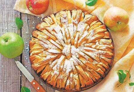 Ароматний яблучний пиріг: простий рецепт