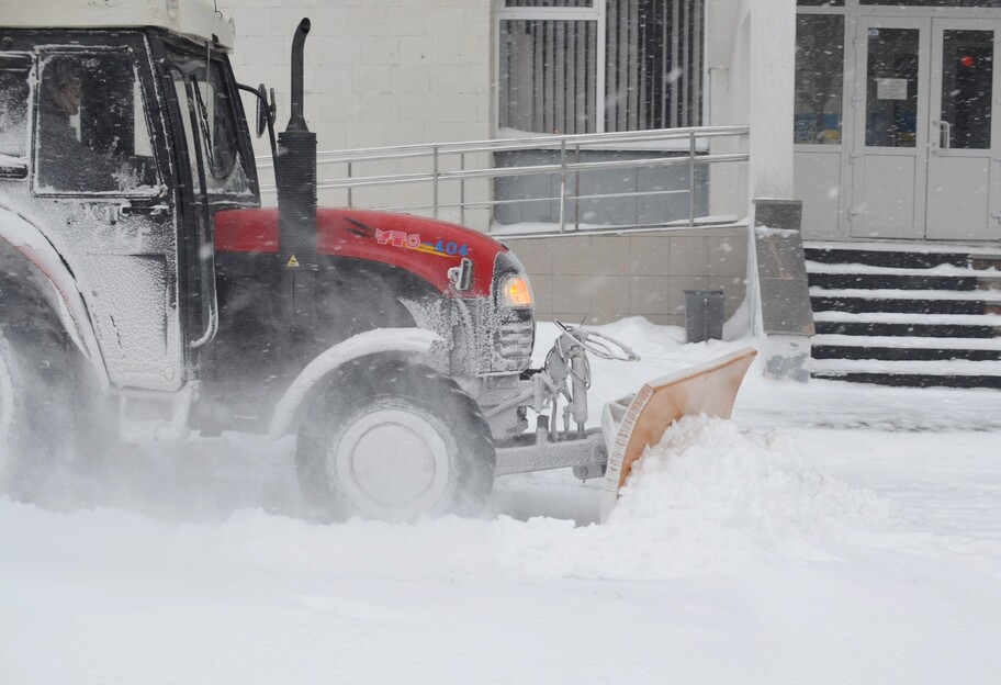 Погіршення погоди - поради водіям і пішоходам під час ожеледиці та снігопадів - фото 1