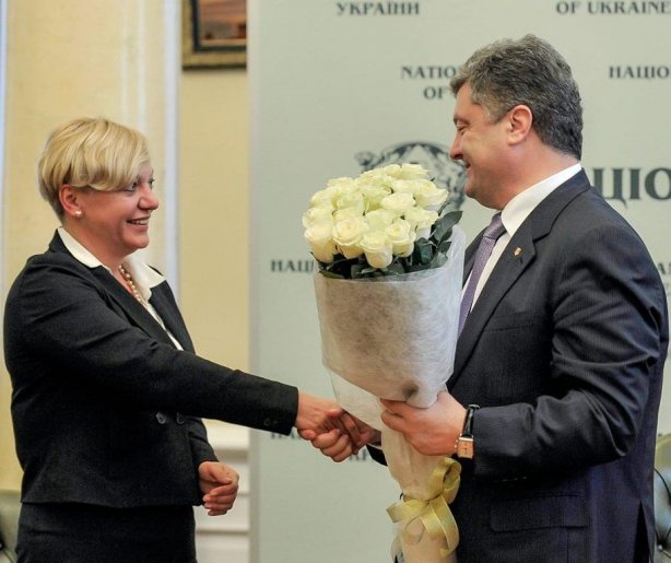 Валерия Гонтарева и Петр Порошенко. Фото пресс-службы Администрации президента.