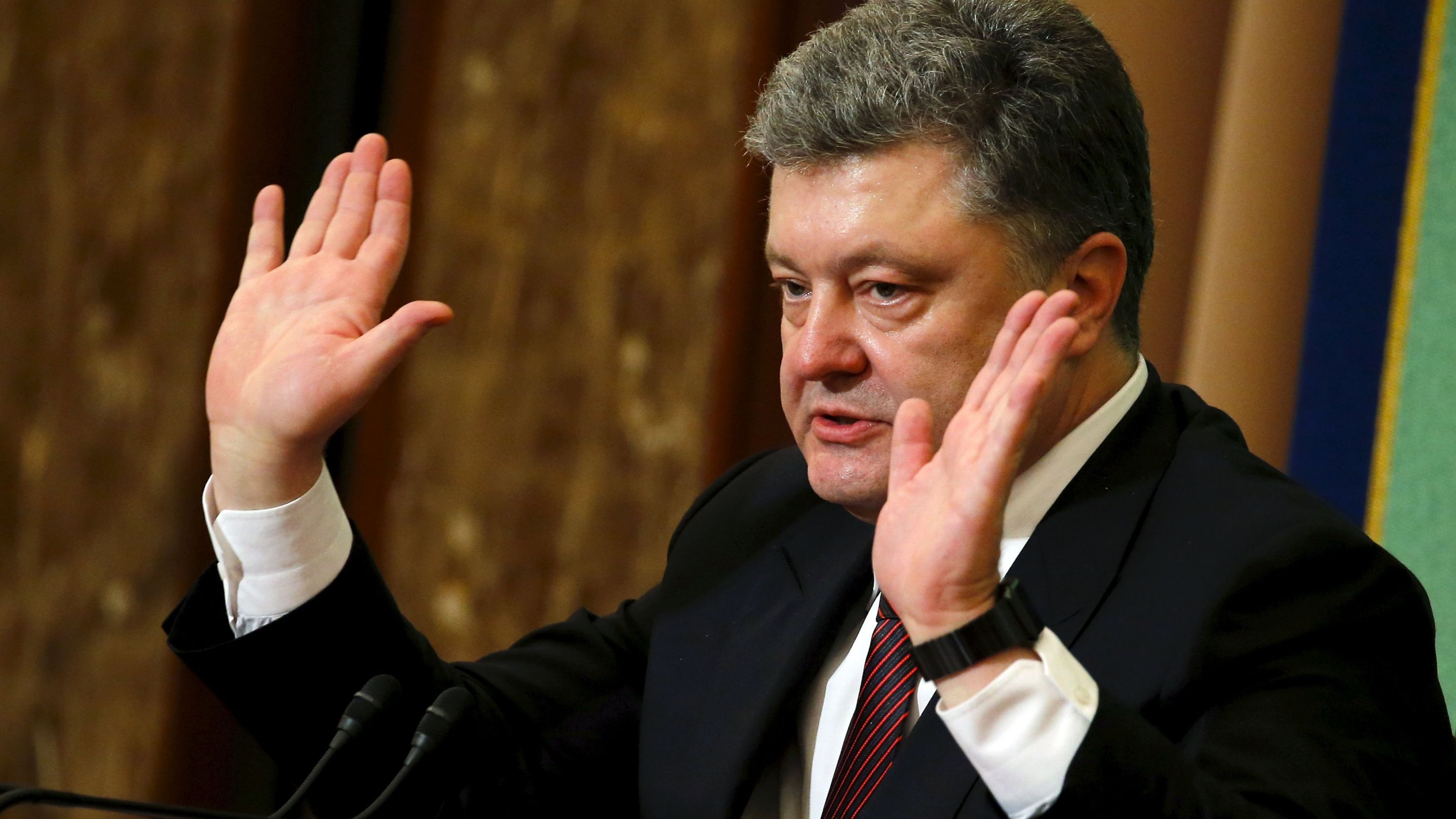 Президент Петр Порошенко подал декларацию за два часа до дедлайна