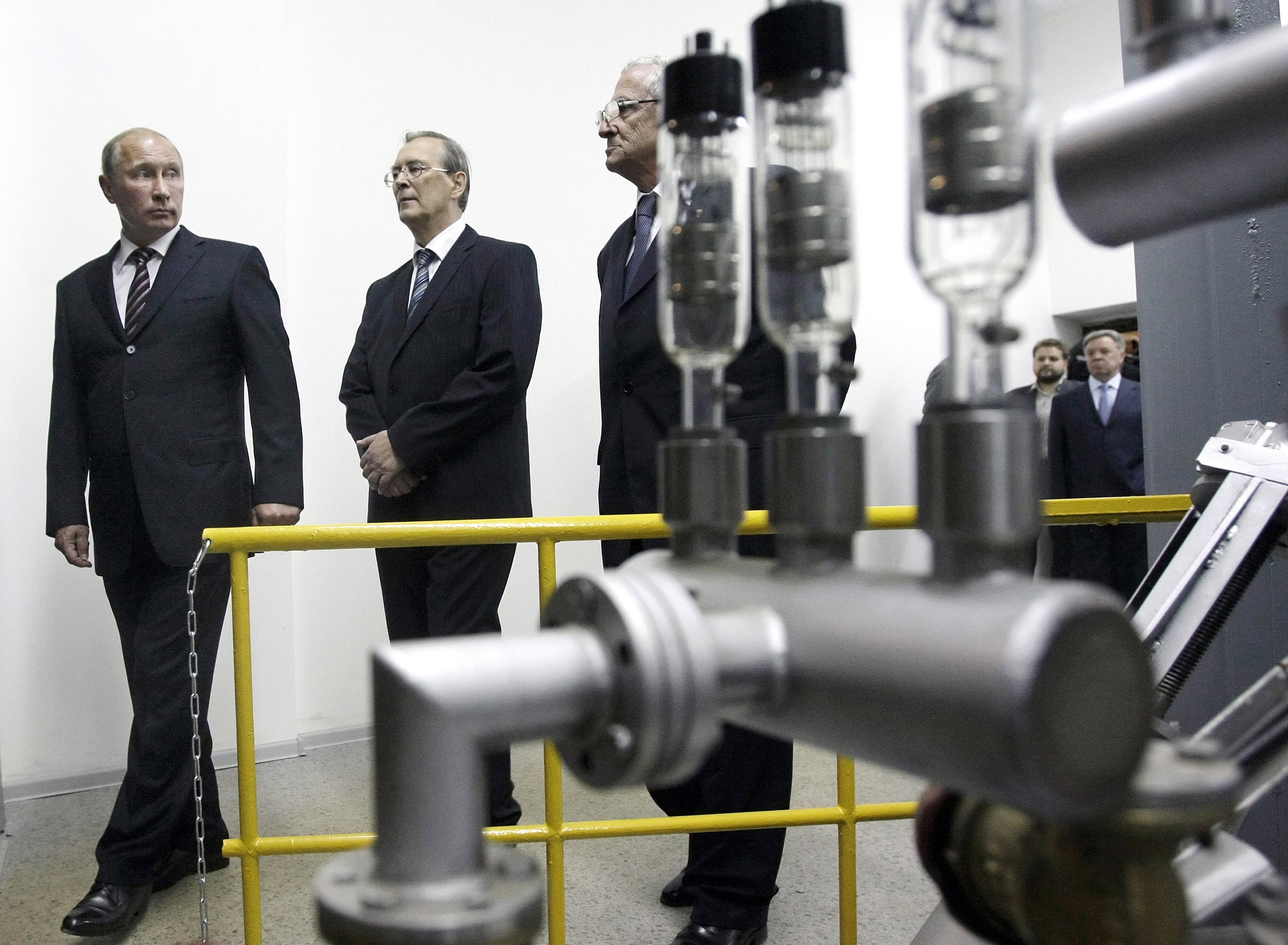 Владимир Путин в Объединенном институте ядерных исследований. Фото: ЕРА