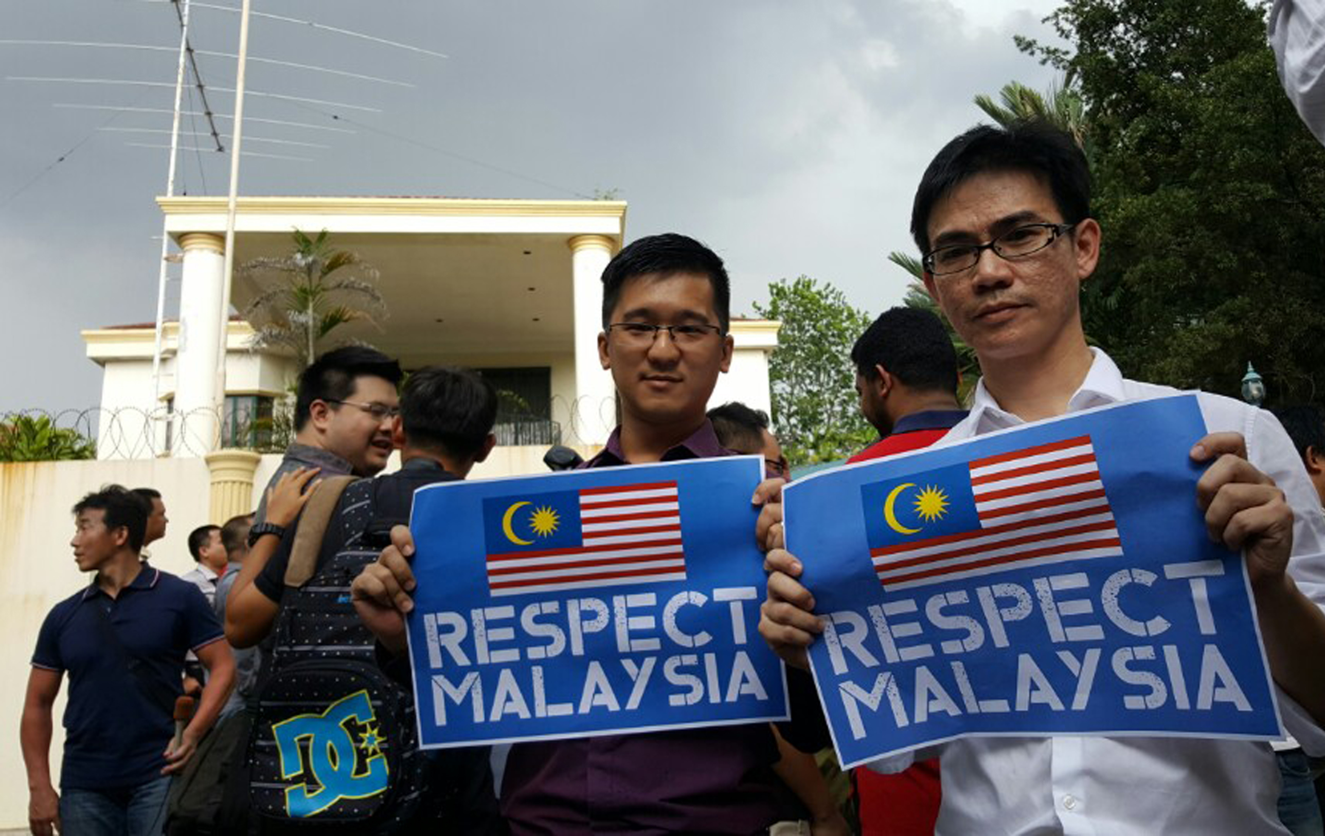 "Уважайте Малайзию" — протест перед посольством Северной Кореи в Малайзии. Фото: EPA