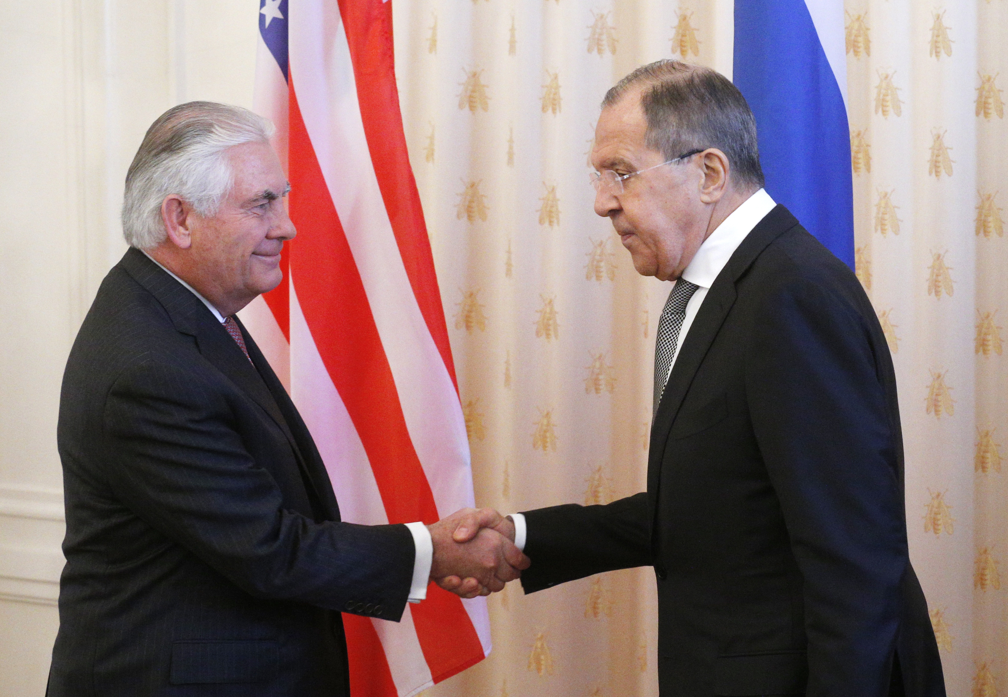 Госсекретарь США Рекс Тиллерсон и министр иностранных дел России Сергей Лавров. Фото: EPA