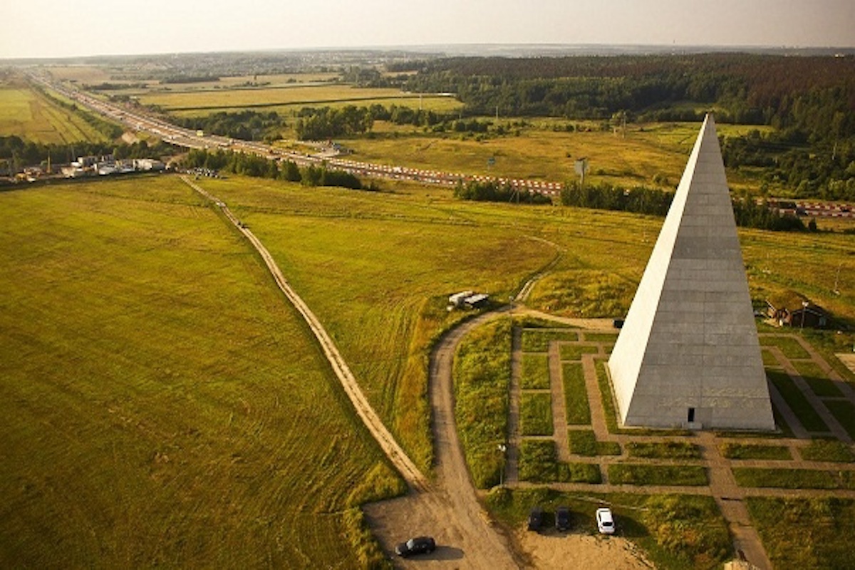 Пирамида Голода на Новорижском шоссе