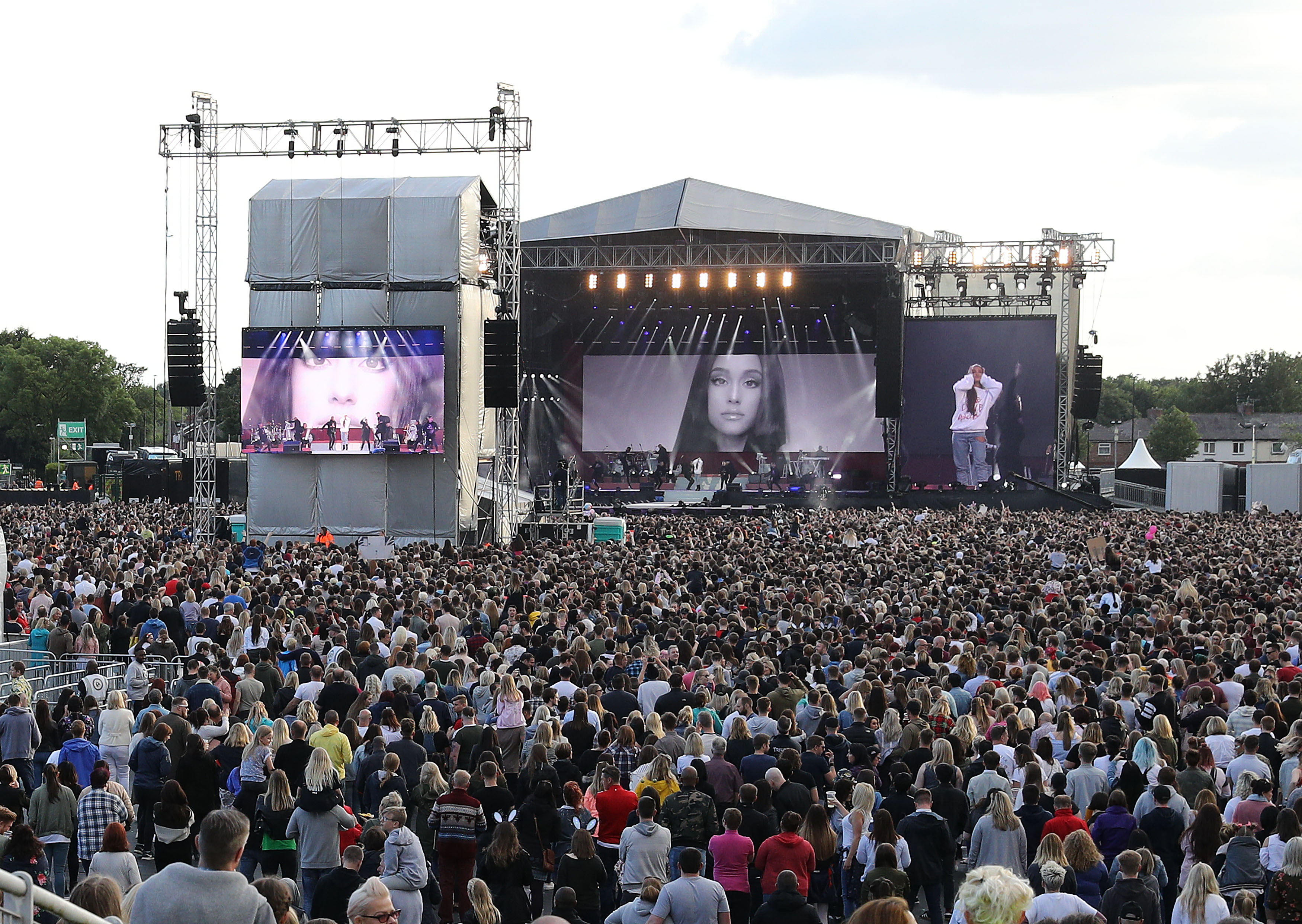 1 000 человек. Концерт 50000 человек. Концерт на несколько тысяч людей. 20.000 Тысяч человек на концерте. Концерт в 6 тысяч.