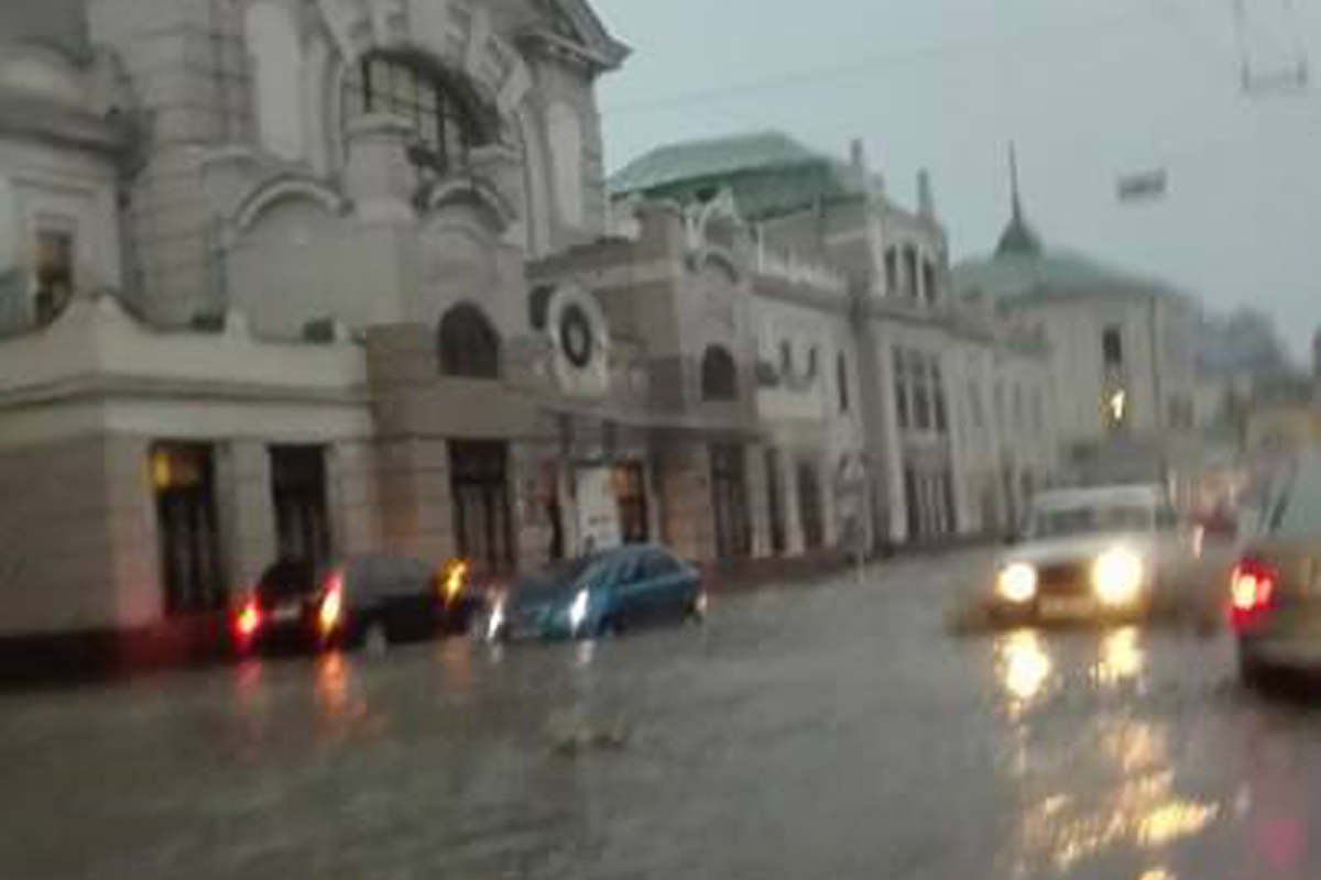 Потоп на улице в Черновцах