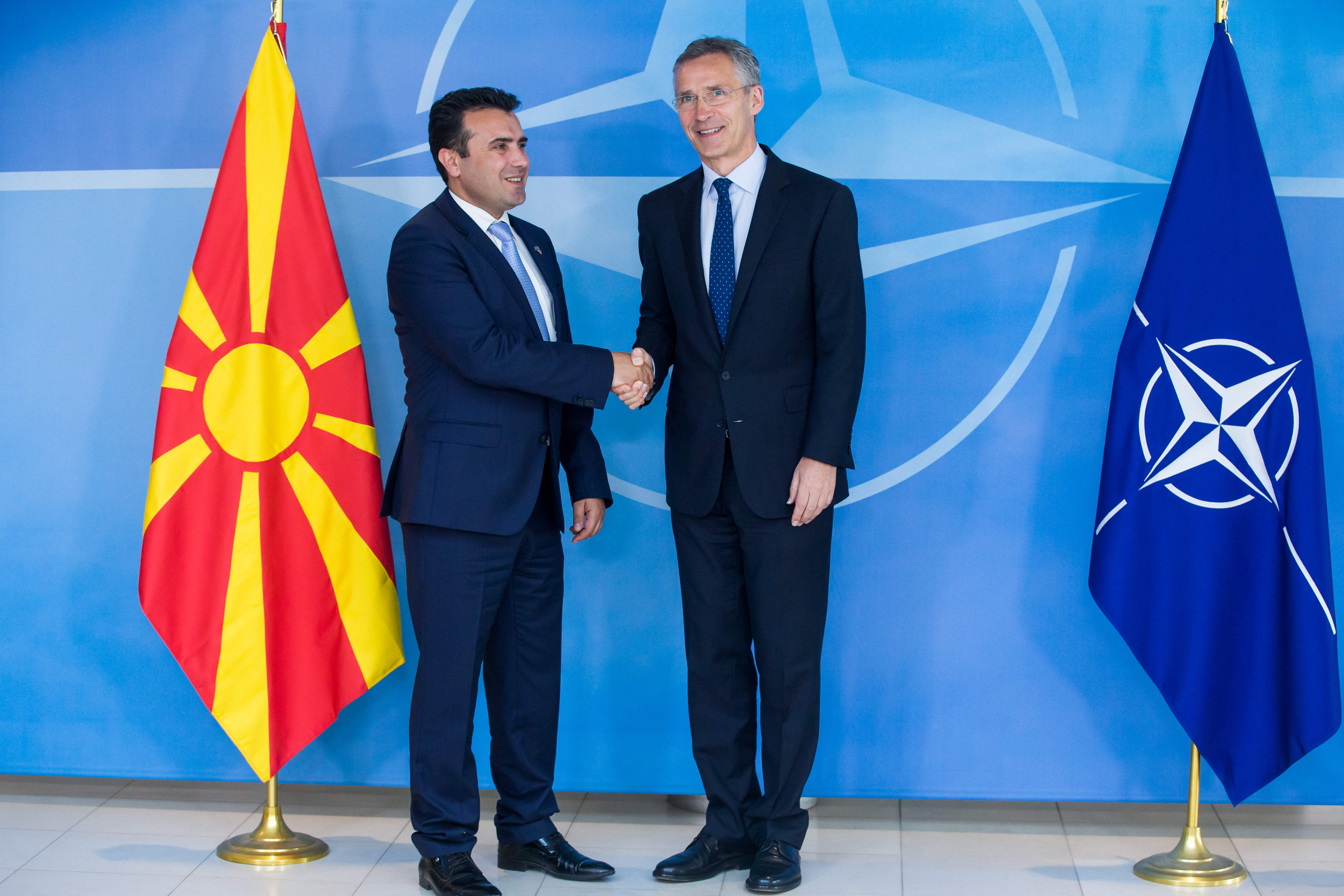 Премьер-министр Македонии Зоран Заев и генсек НАТО Йенс Столтенберг. Фото: EPA