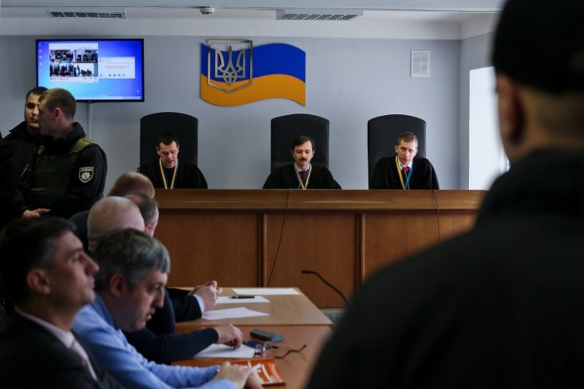 Коллегия судей на заседании по делу Януковича (Девятко посредине) /Depo.ua