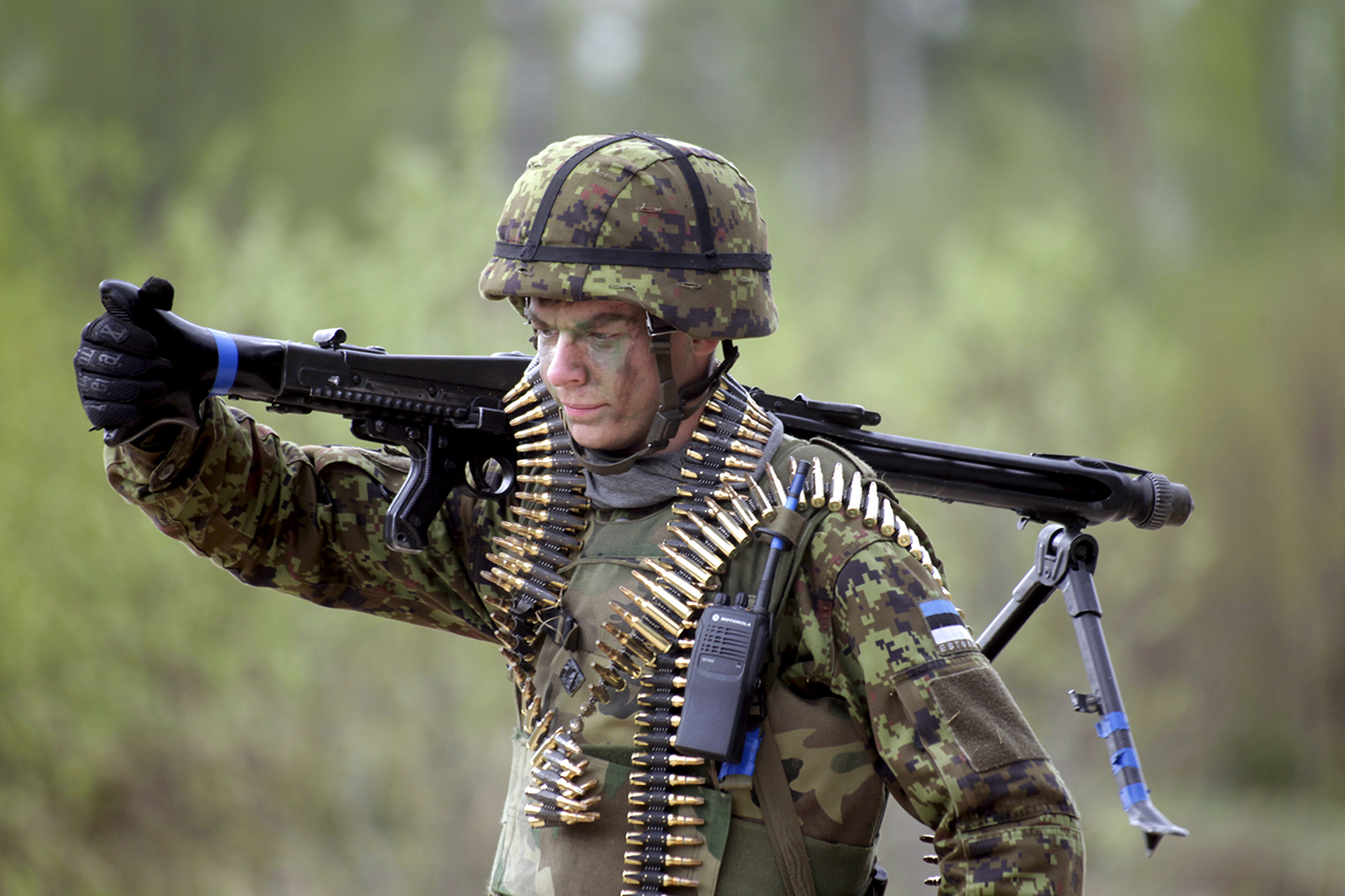 Эстонский солдат во время совместных учений