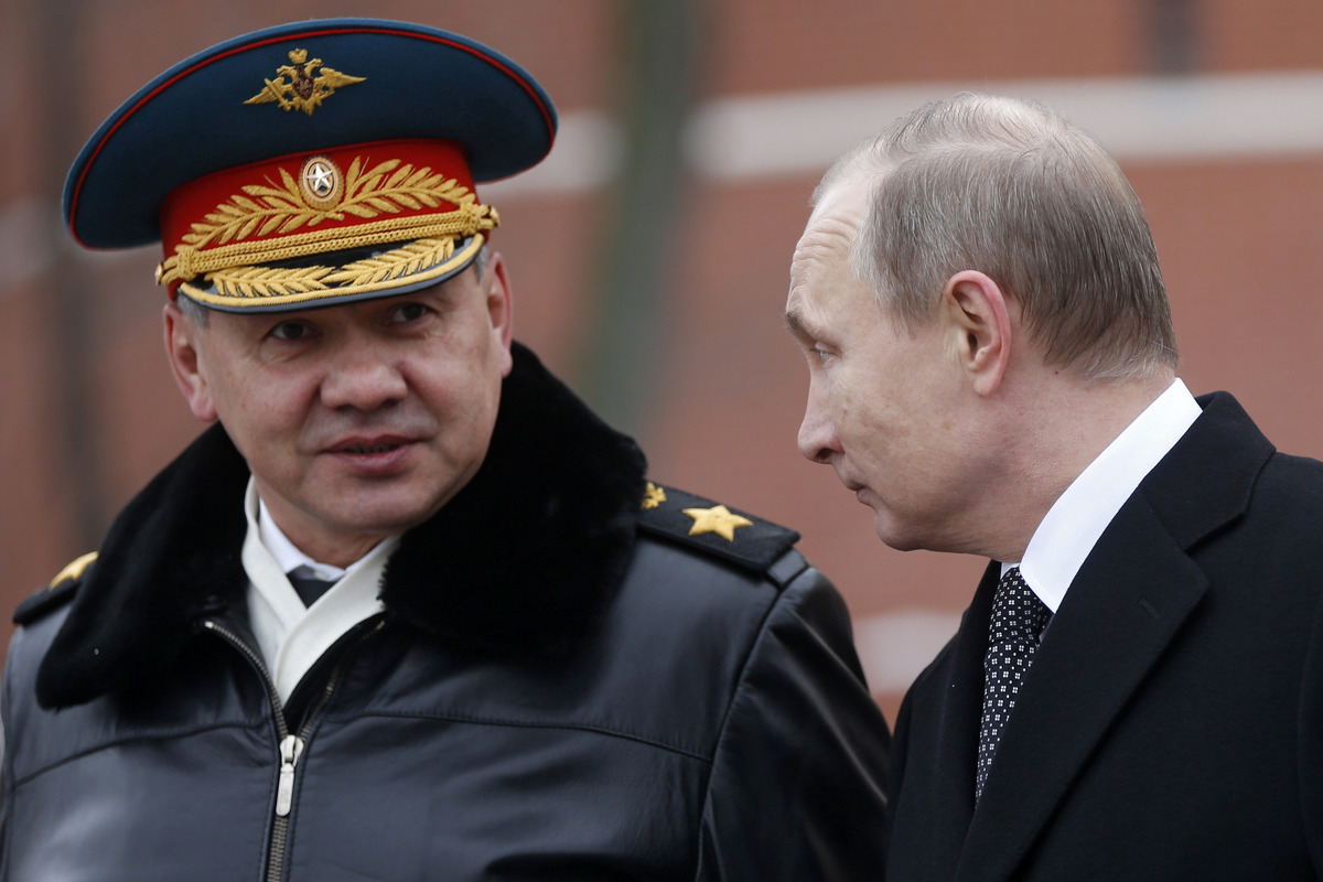 Министр обороны России Сергей Шойгу и президент России Владимир Путин. Фото: EPA